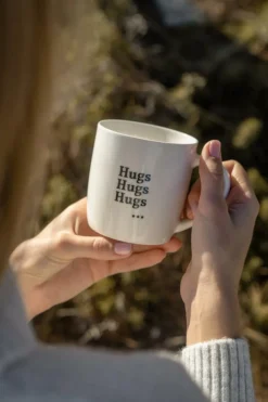 Servies|Ygo Mok Hugs Hugs Hugs ?